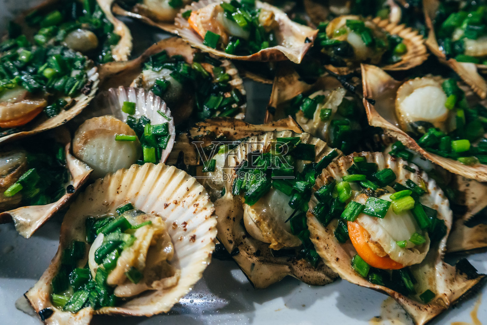 油炸贻贝配洋葱是亚洲传统菜肴照片摄影图片