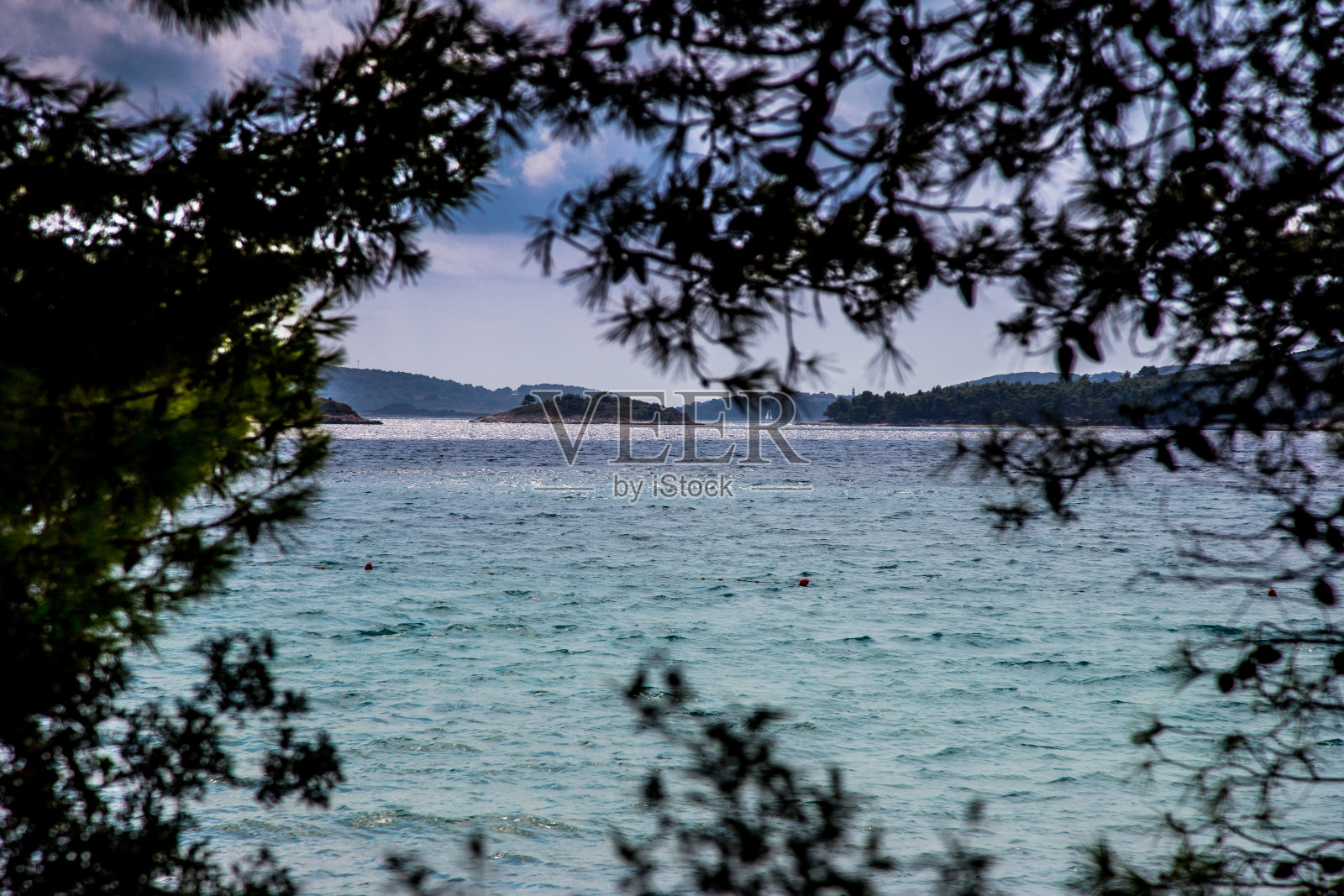 克罗地亚南部达尔马提亚Peljesac半岛附近的小岛照片摄影图片