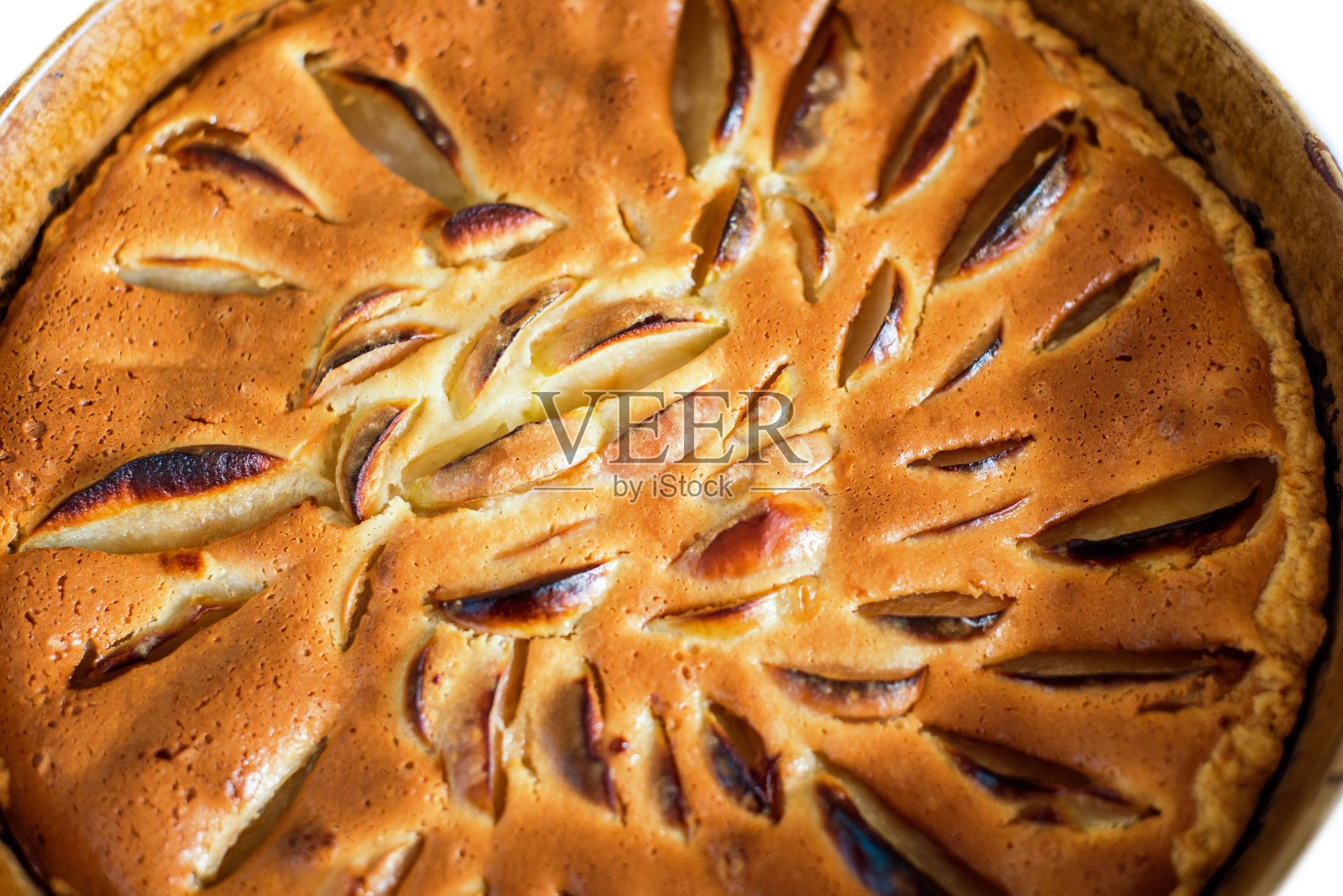 烤箱里的苹果派照片摄影图片