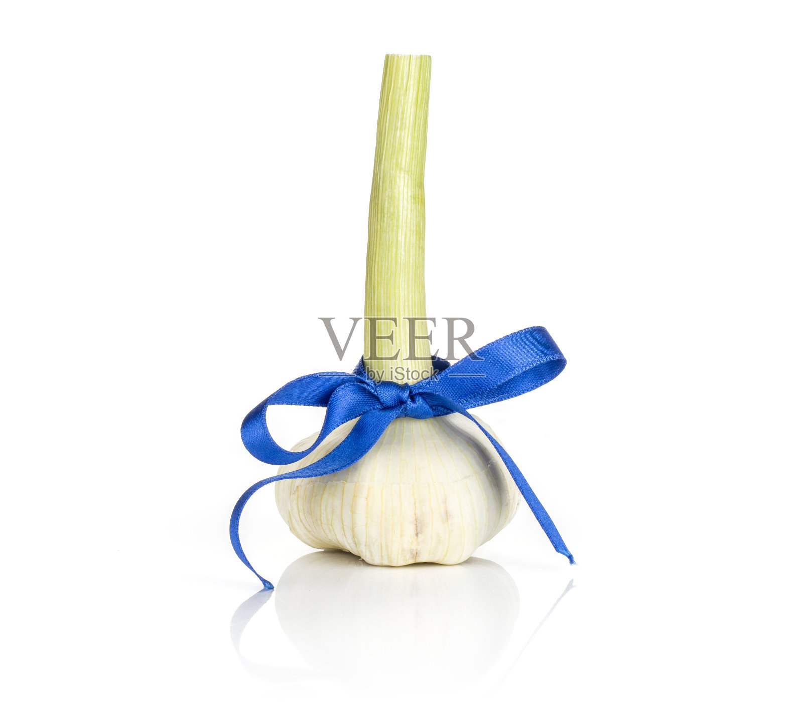 新鲜蒜苗孤立在白色上照片摄影图片