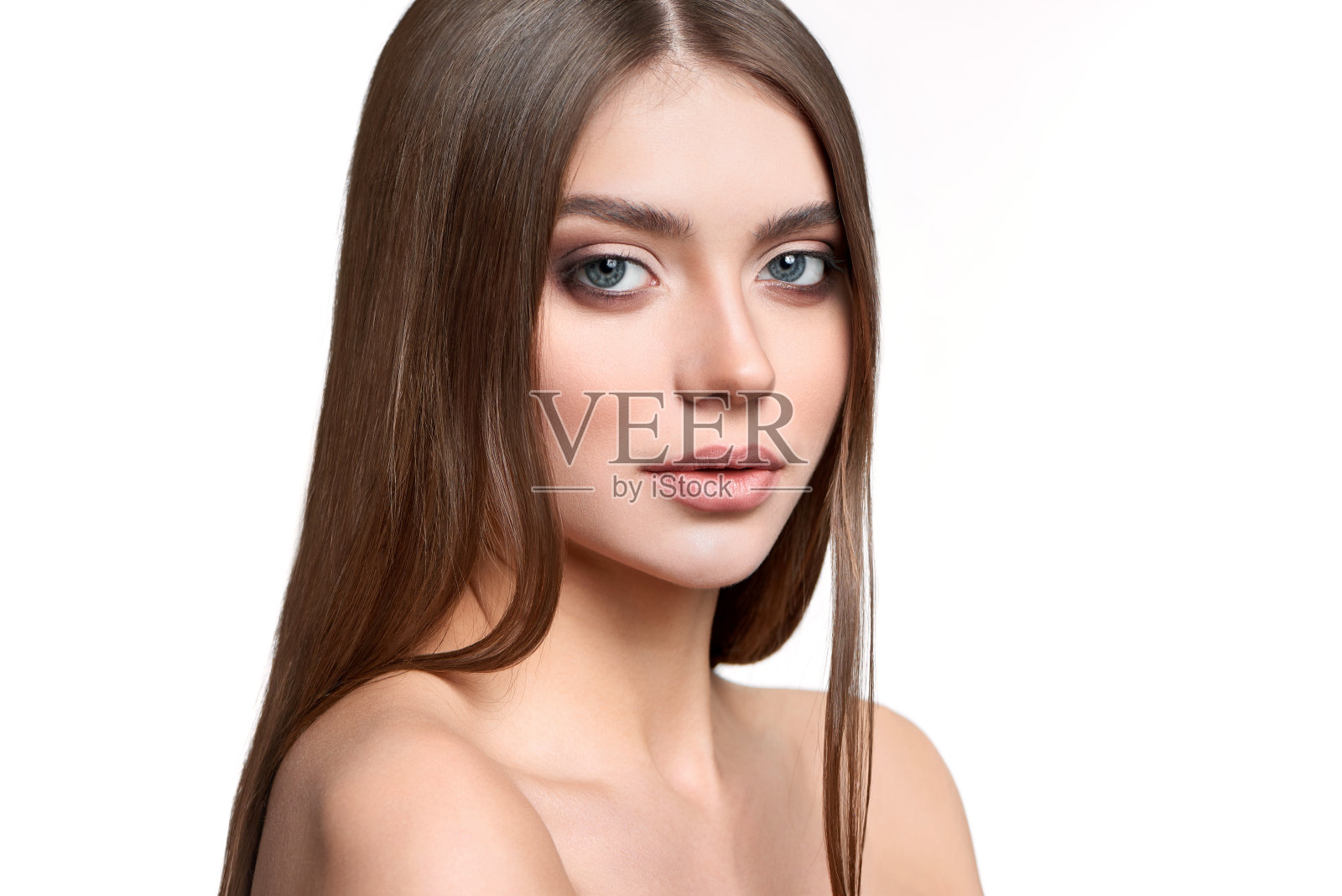 半脸侧面肖像的一个绿眼睛的模特化妆。照片摄影图片