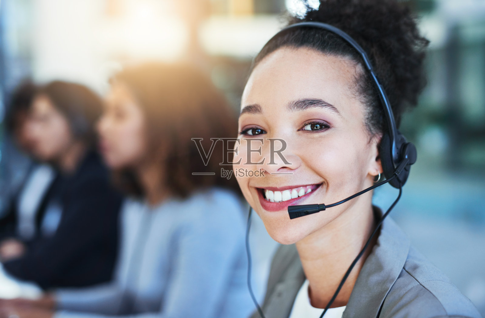 打电话给我们，我们会提供解决方案照片摄影图片