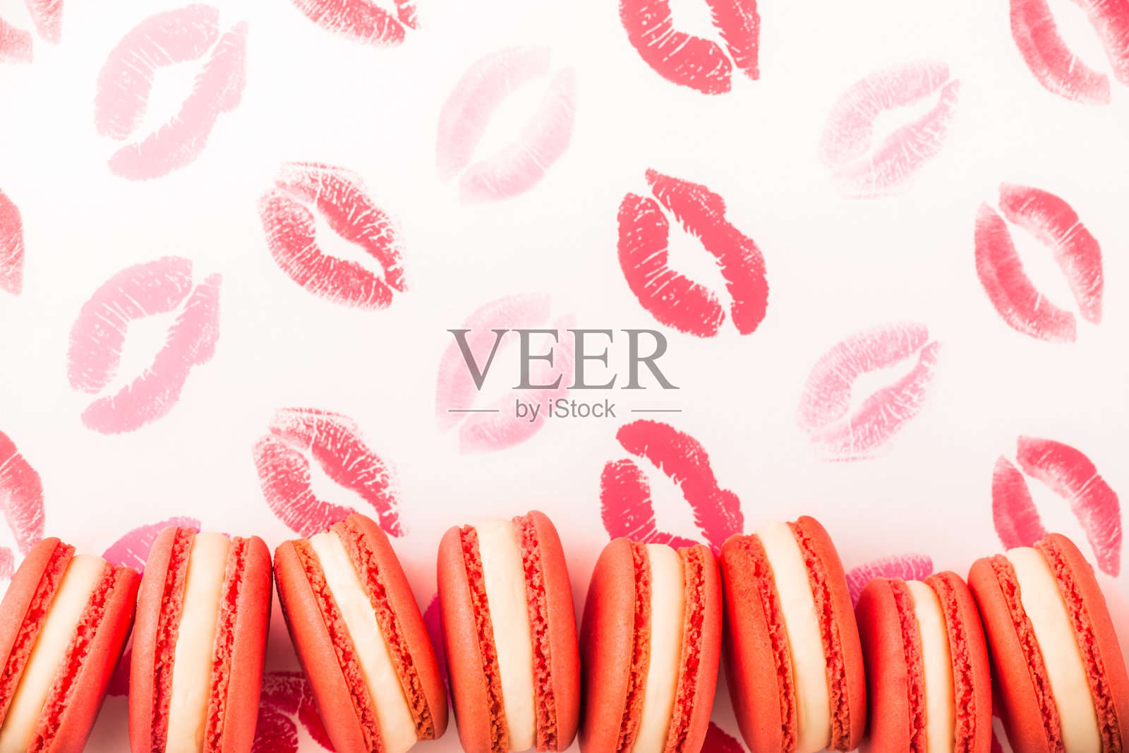 法国马卡龙，白底红吻照片摄影图片