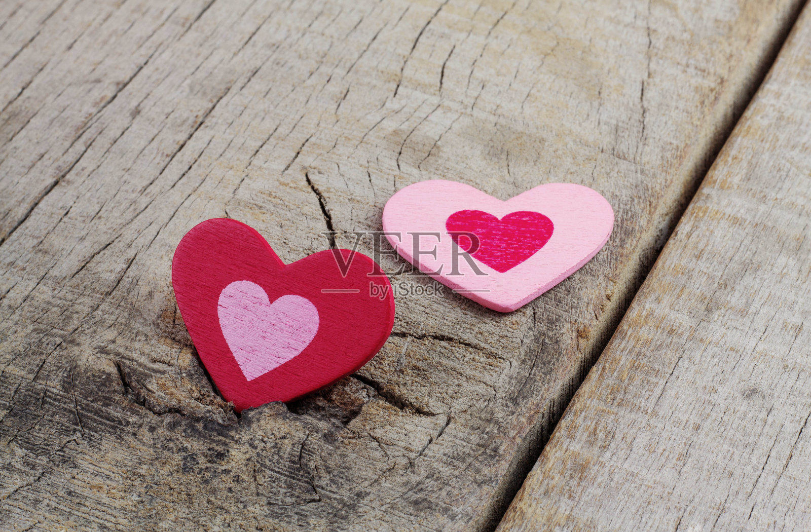 木制的心形符号。照片摄影图片