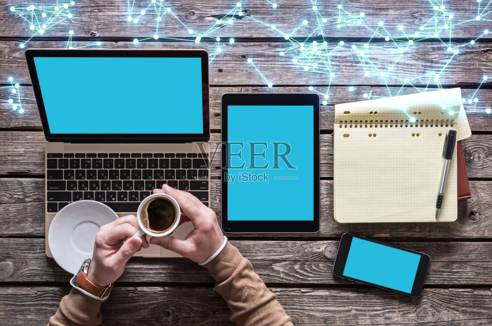 俯视图笔记本电脑，平板电脑，智能手机照片摄影图片