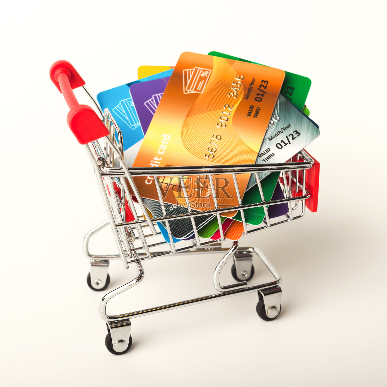 购物车与信用卡隔离在白色背景照片摄影图片