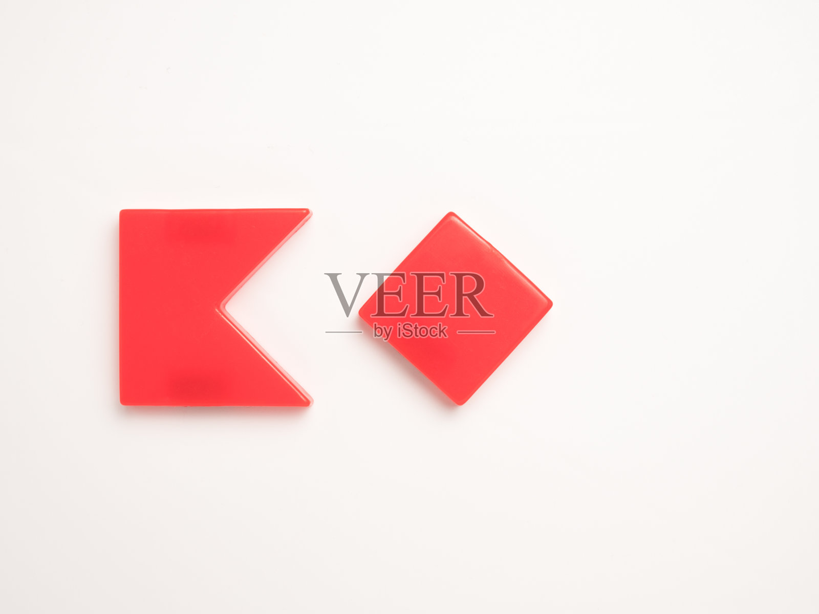 抽象几何块孤立在白色背景上照片摄影图片