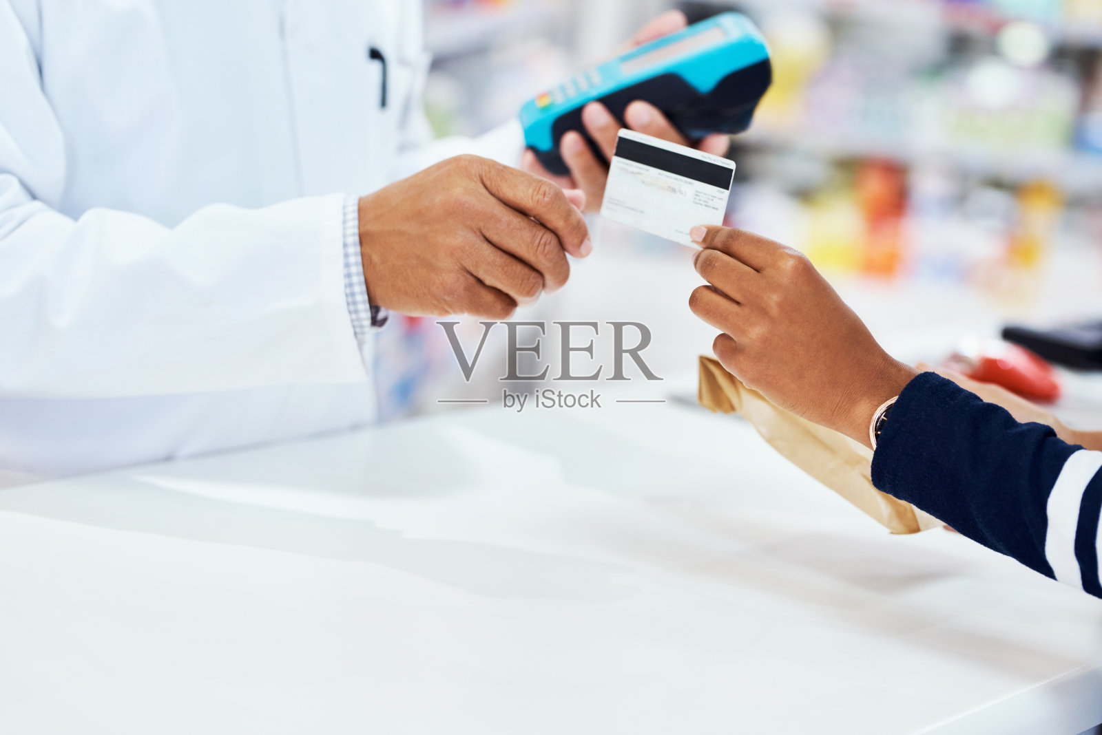 支付她的治疗费用照片摄影图片