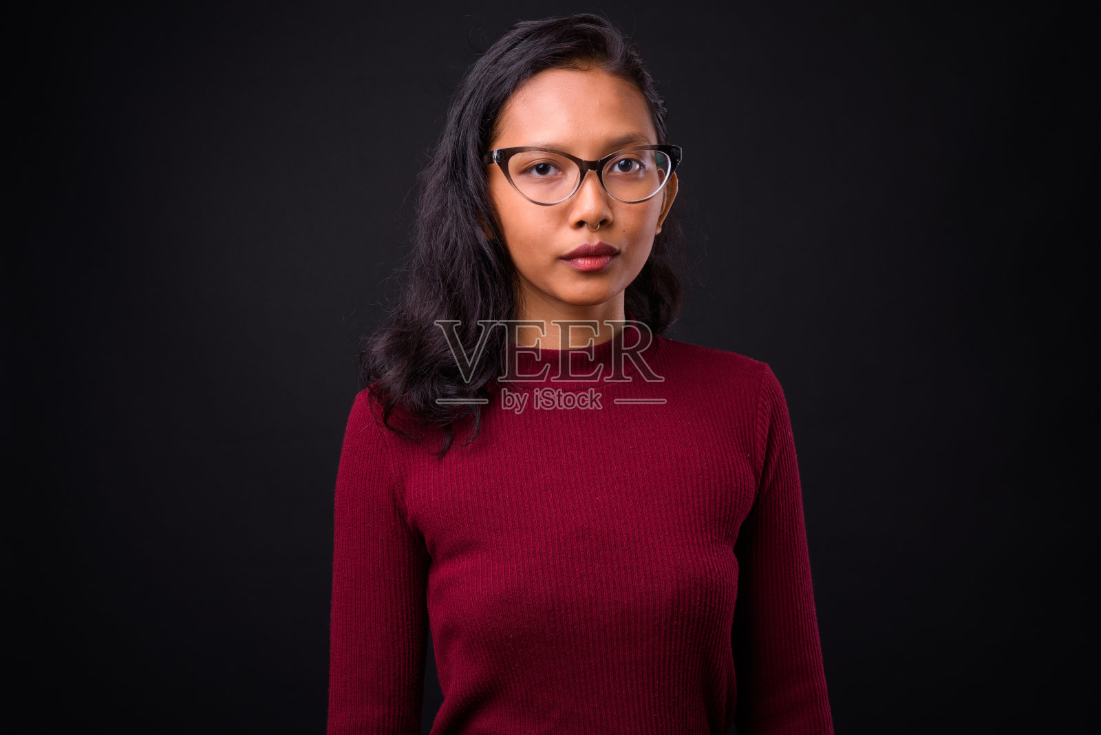 年轻亚洲女性的肖像照片摄影图片