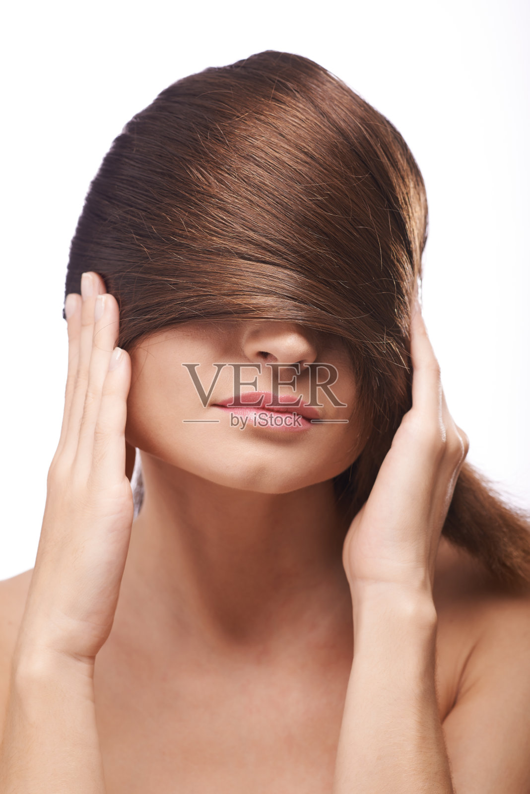 头发有光泽的年轻女子照片摄影图片