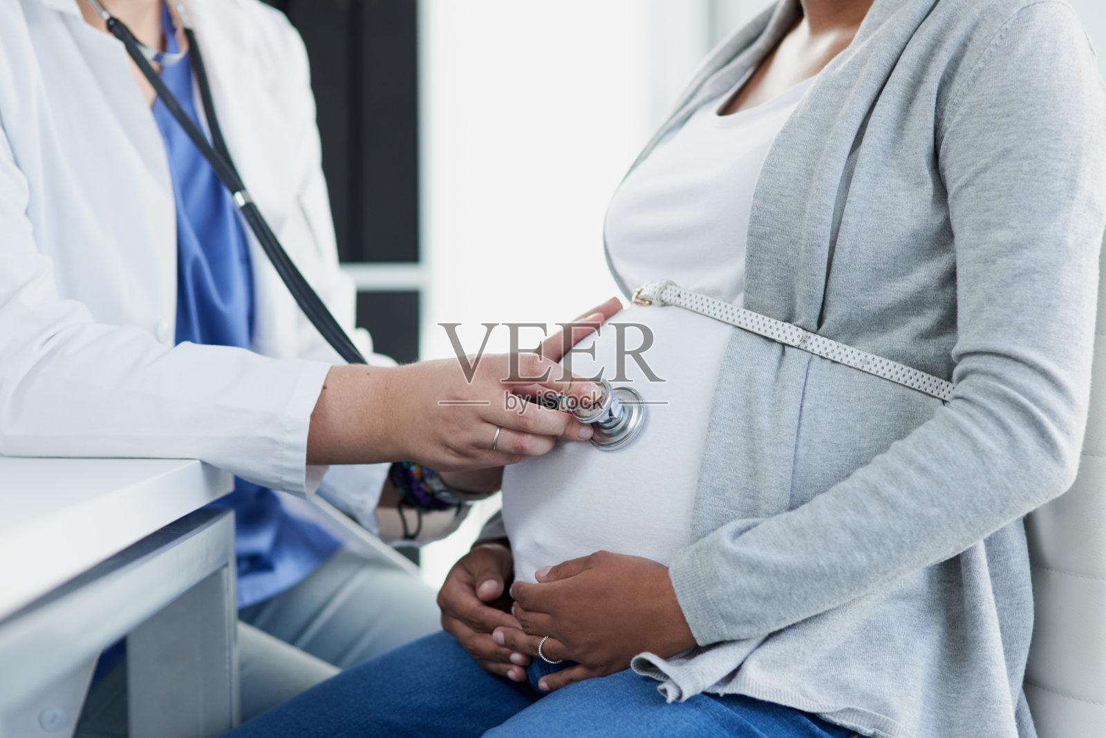 你的宝宝看起来和你一样健康照片摄影图片