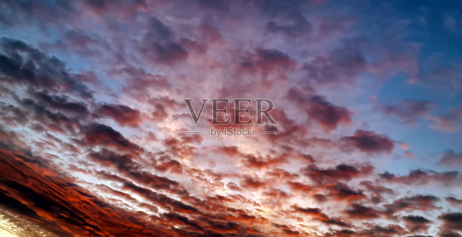 日落时天空的红云照片摄影图片