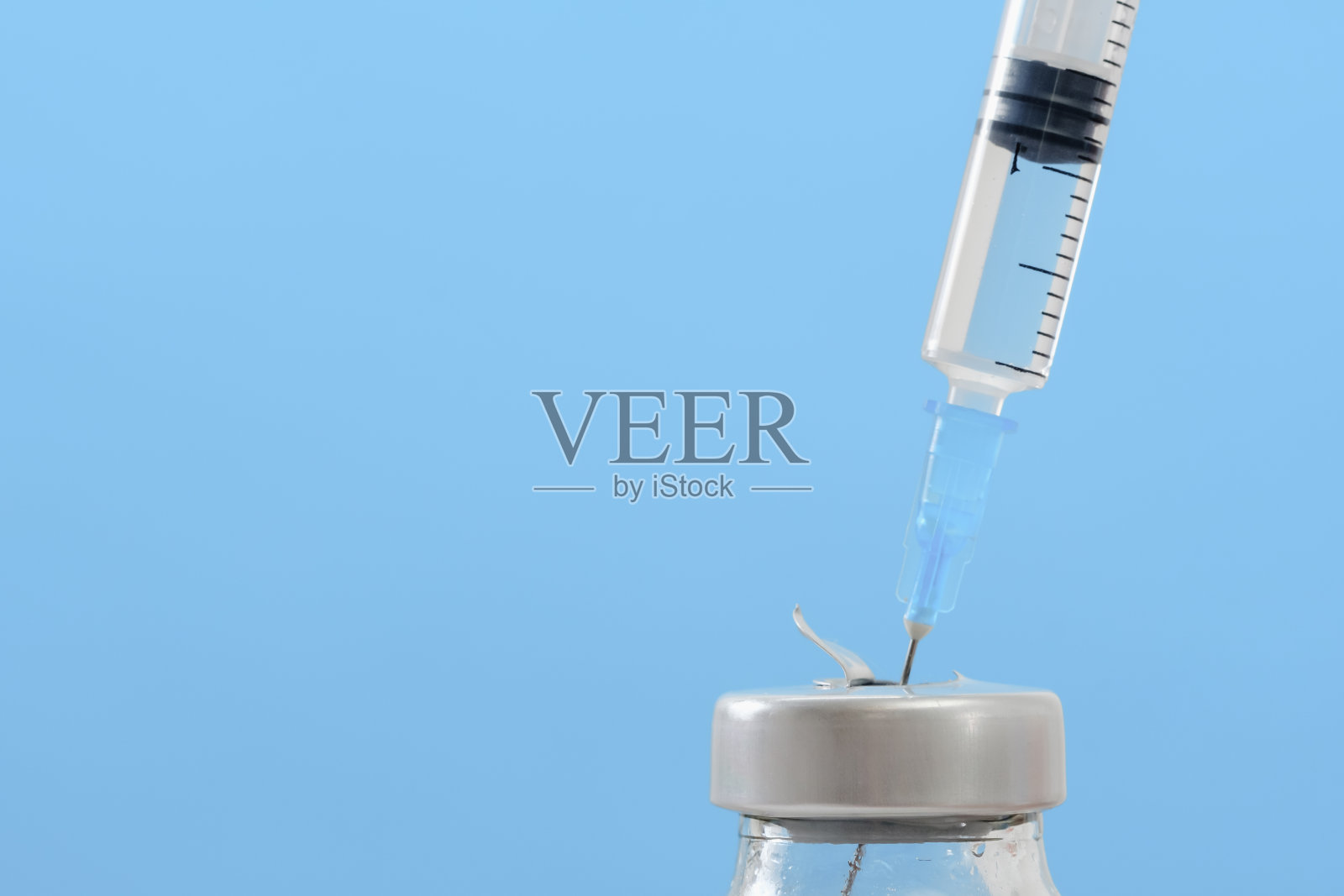 药瓶和注射器，准备注射疫苗，癌症治疗，疼痛治疗上的蓝色照片摄影图片