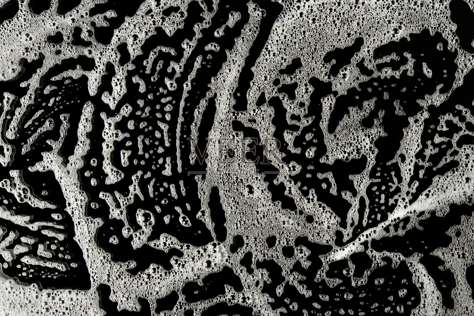 泡沫肥皂泡洗涤污渍上的黑色背景俯视图照片摄影图片