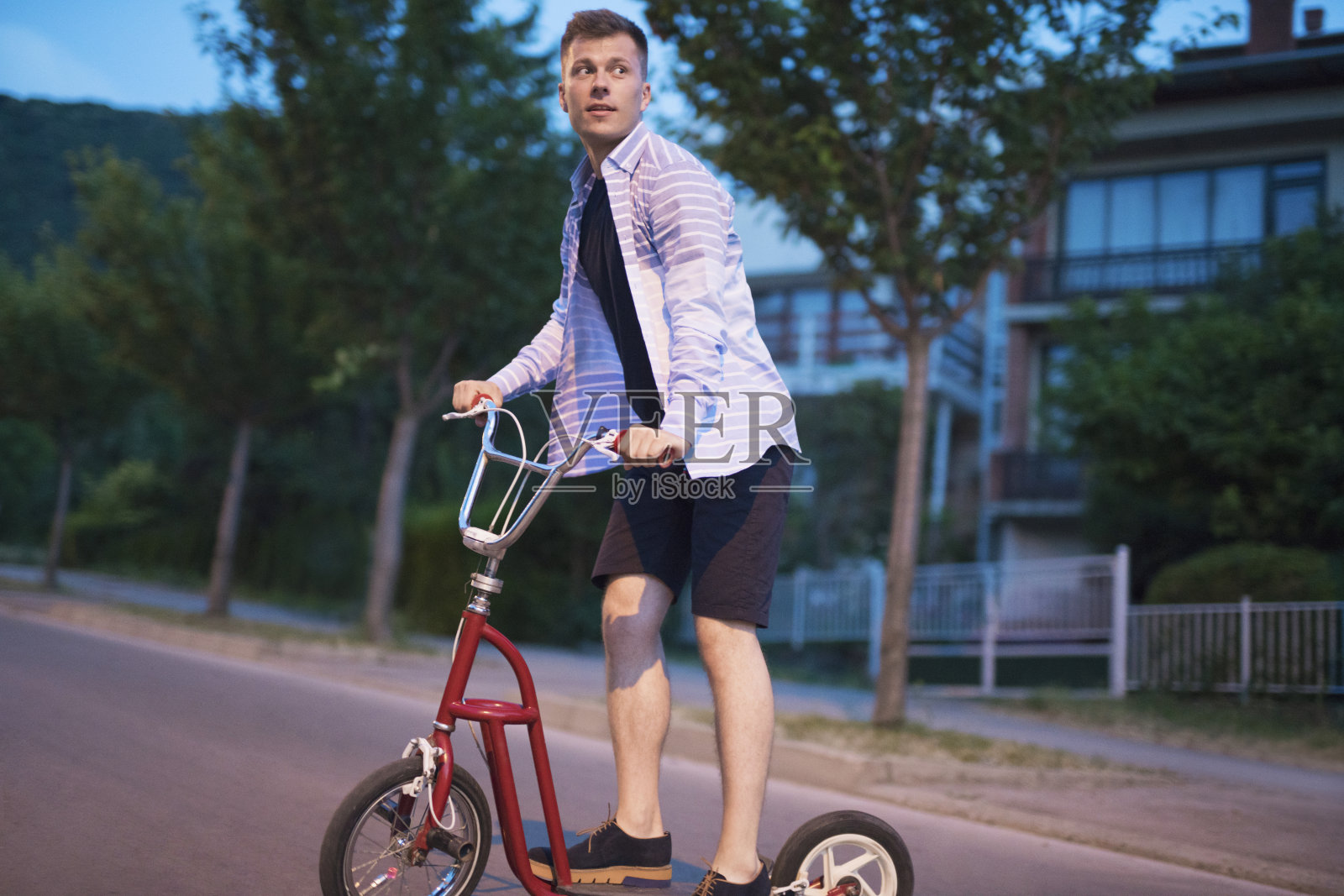 《逃离那些女人的方法照片摄影图片