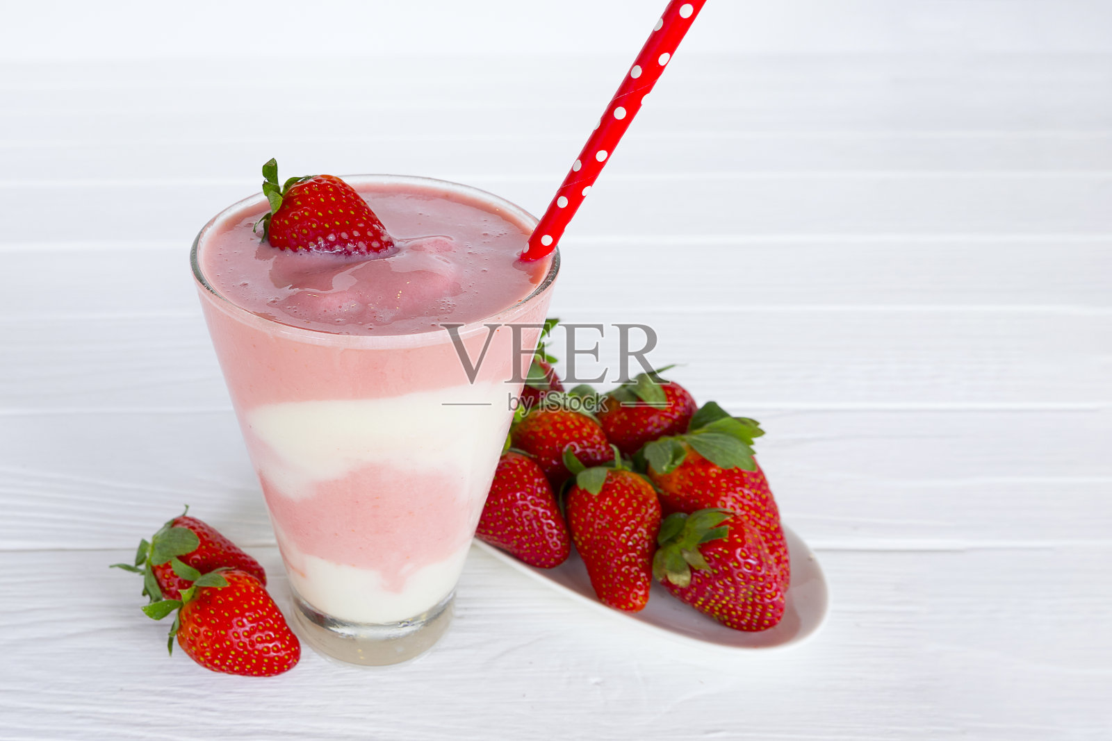 草莓冰沙果汁饮料健康。照片摄影图片