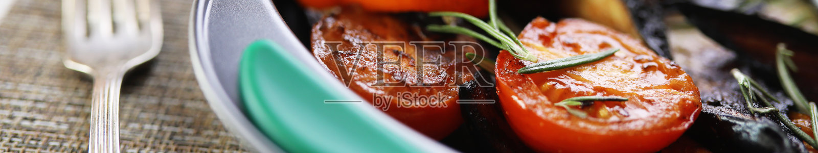 长水平背景的蔬菜烤照片摄影图片