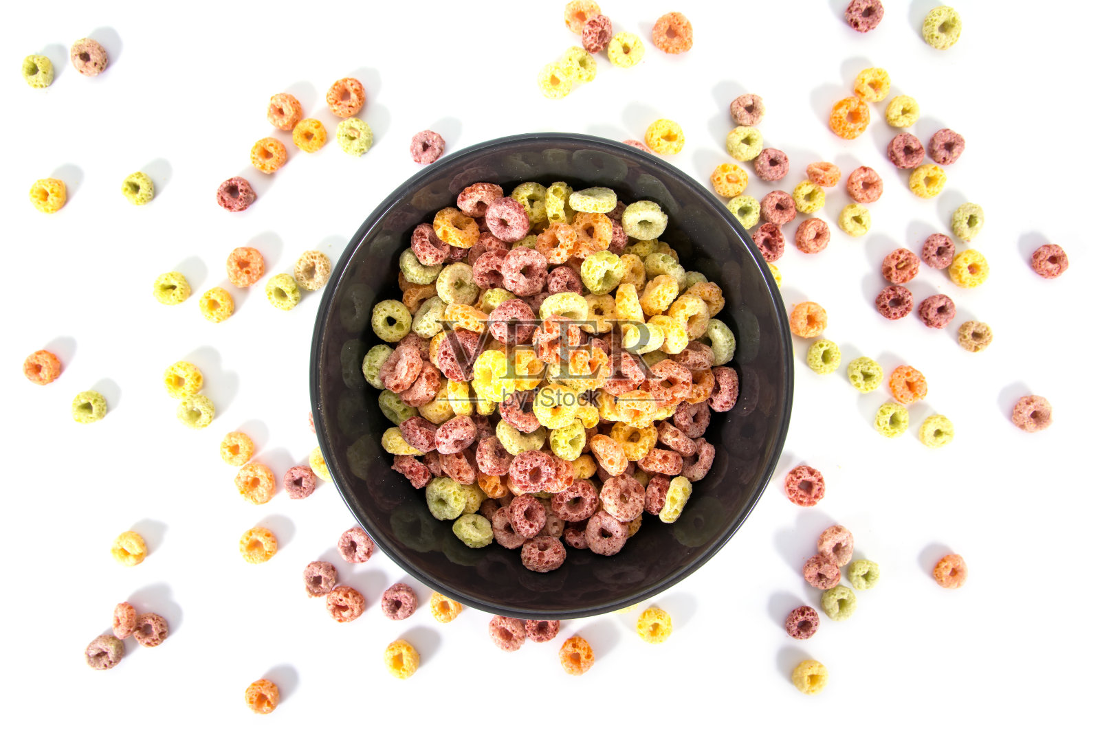 彩色谷物在碗孤立在白色的背景照片摄影图片