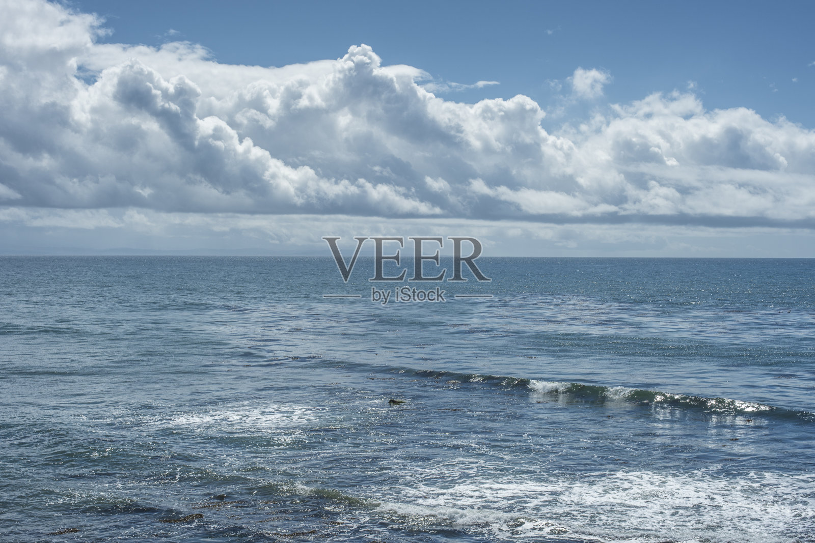 风暴后的太平洋海滩照片摄影图片