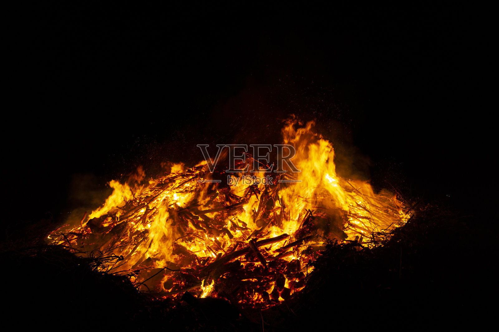 近距离观察大型伊斯特火照片摄影图片