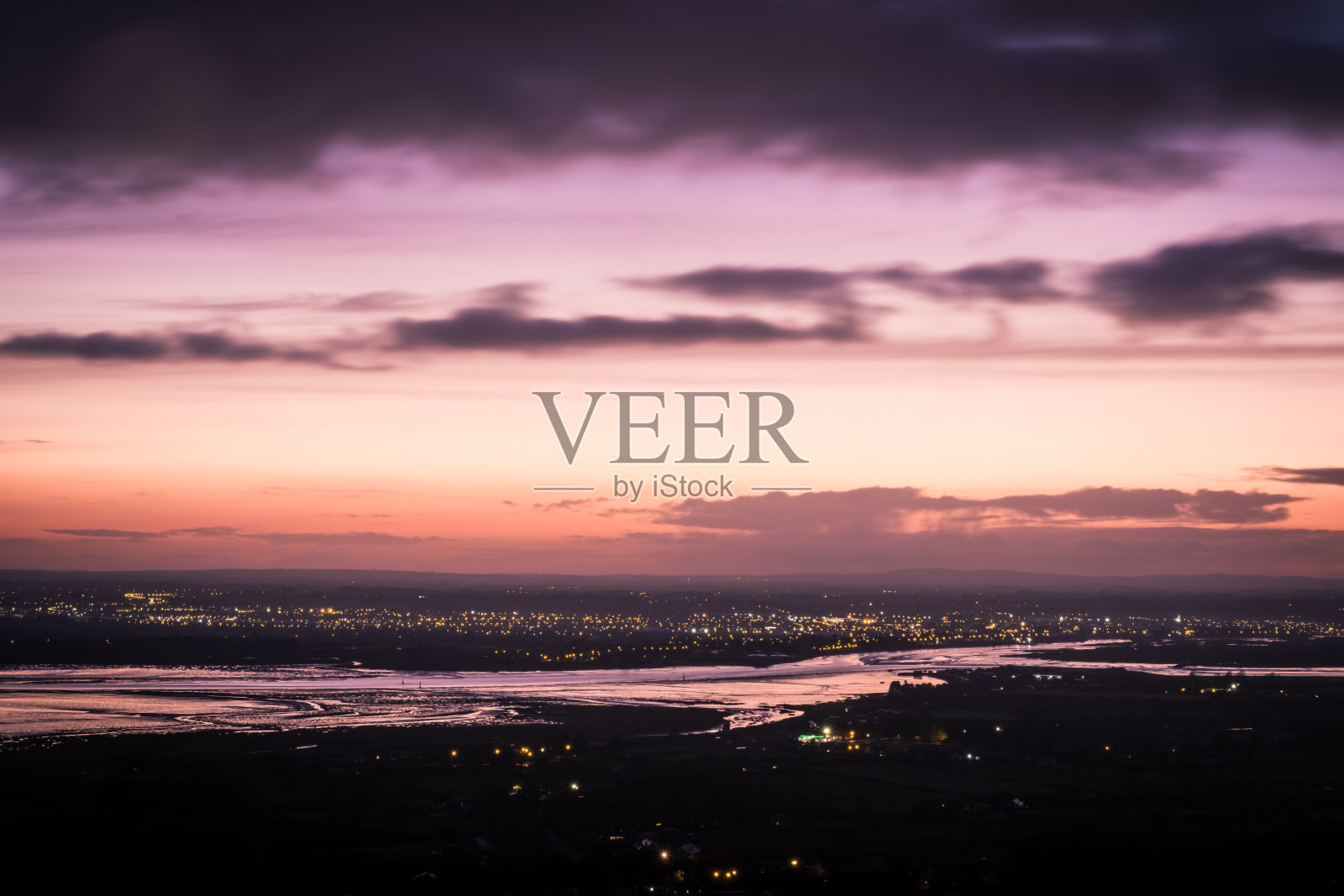 日落时分的登多克天际线照片摄影图片