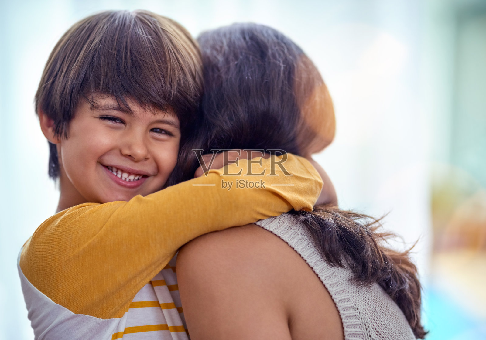 母子之间的联系，是多么美好的纽带啊照片摄影图片