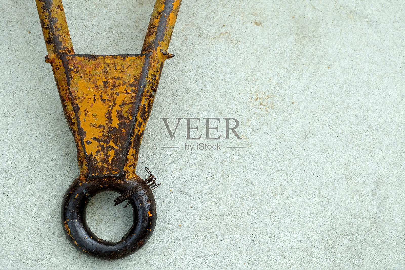 靠近老拖曳钩。照片摄影图片