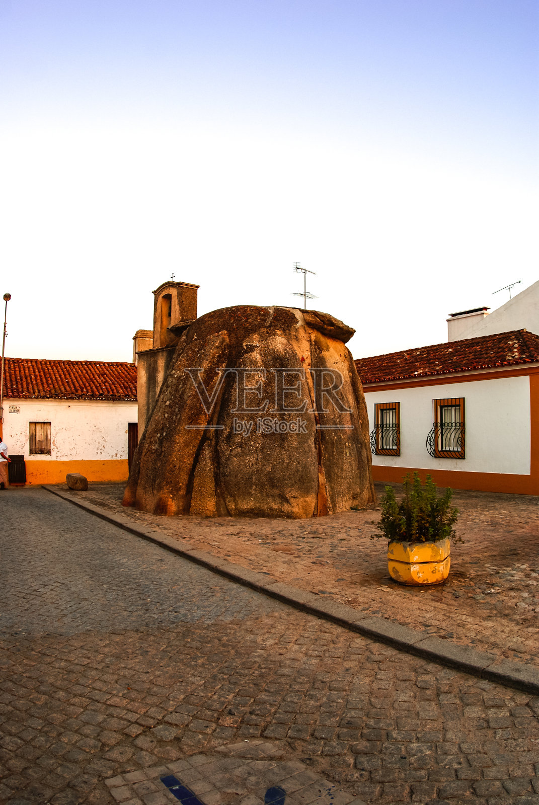 葡萄牙帕维亚用石门建造的小教堂照片摄影图片