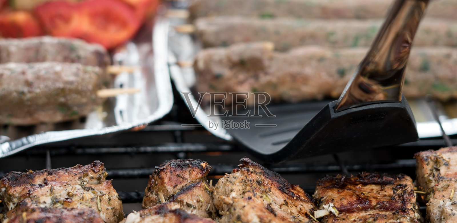 烤碎牛肉串照片摄影图片