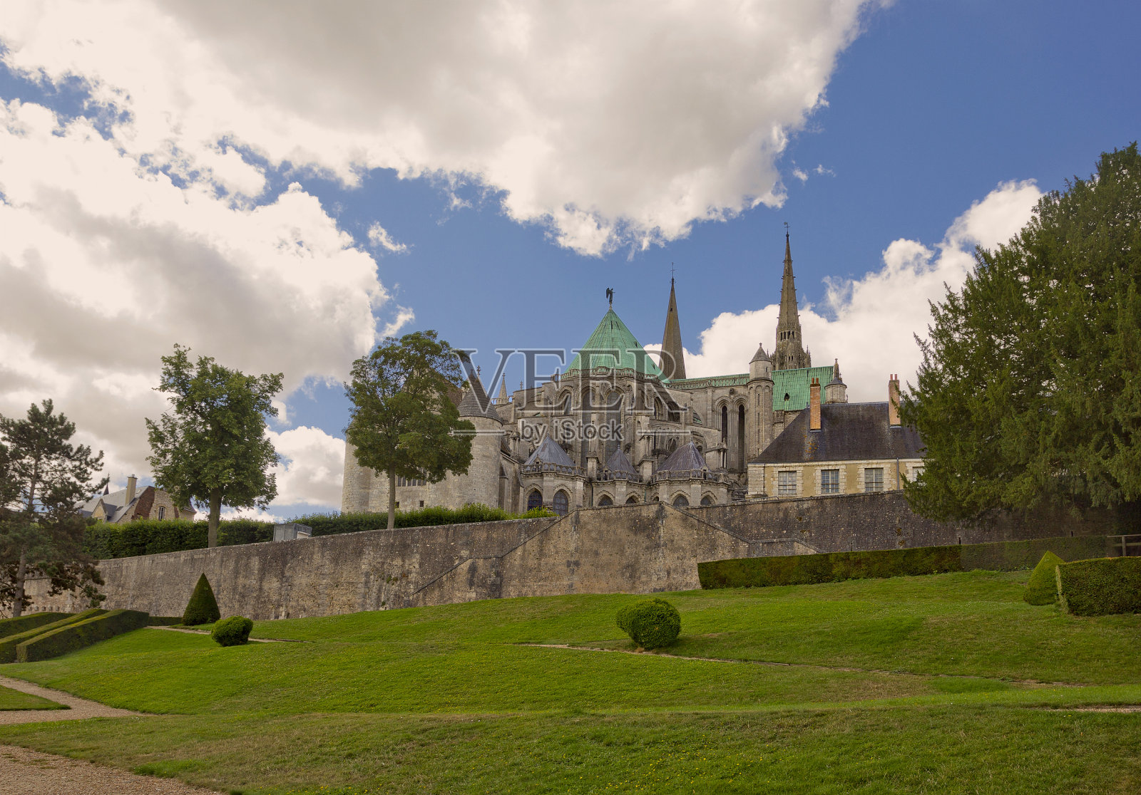 夏天沙特尔大教堂后殿视图，法国照片摄影图片
