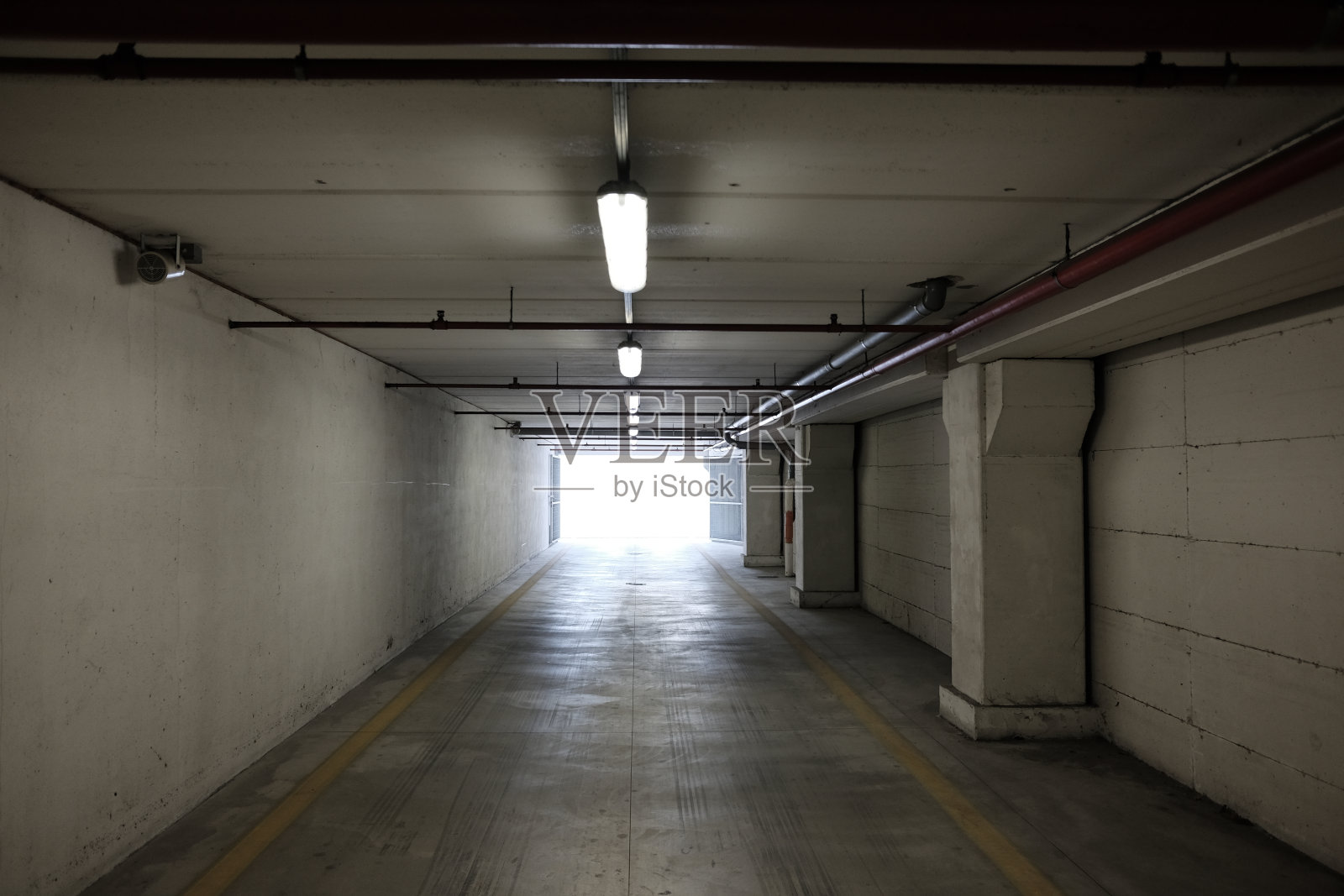 有盖停车出口隧道照片摄影图片