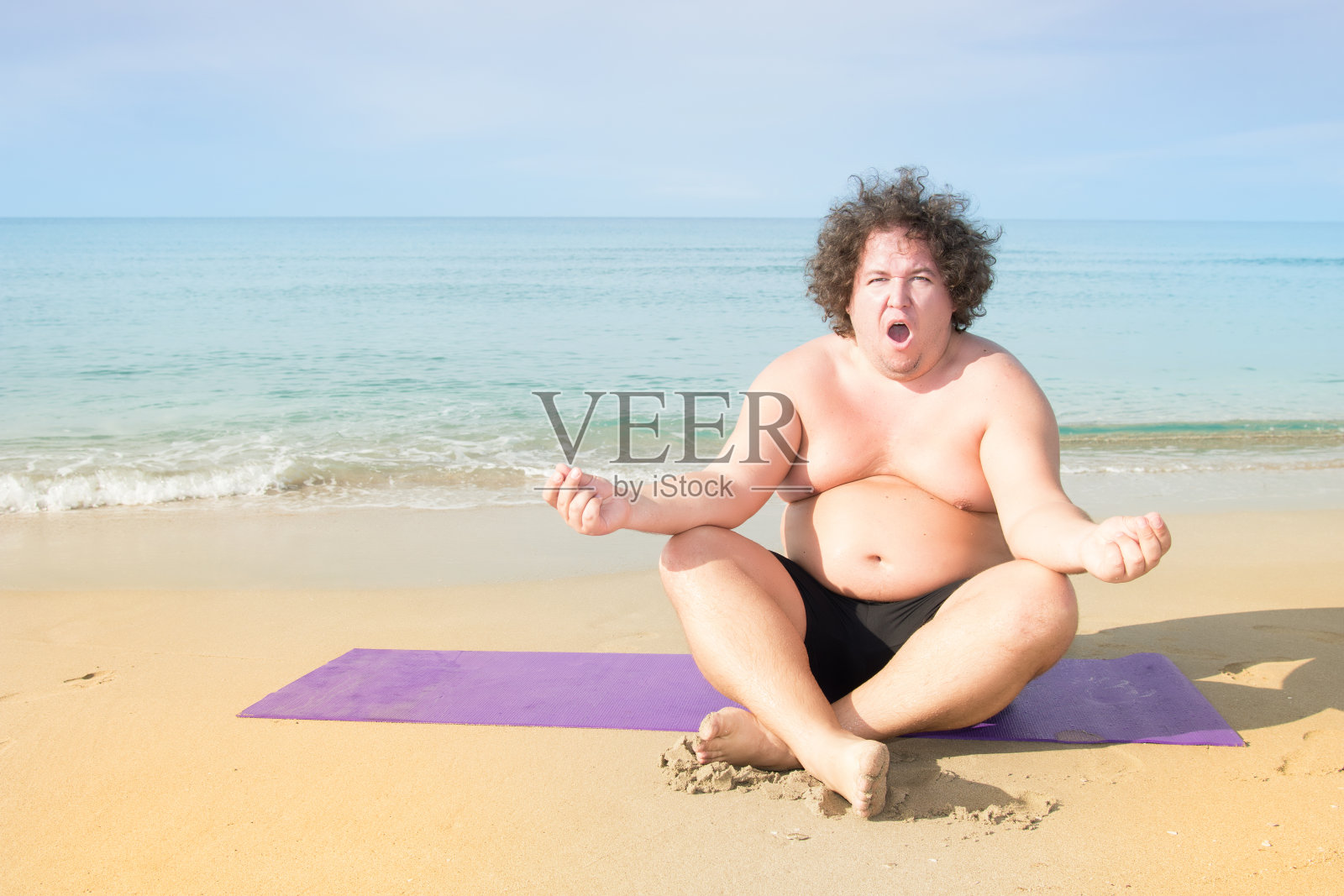 健康的生活方式。有趣的胖子。照片摄影图片