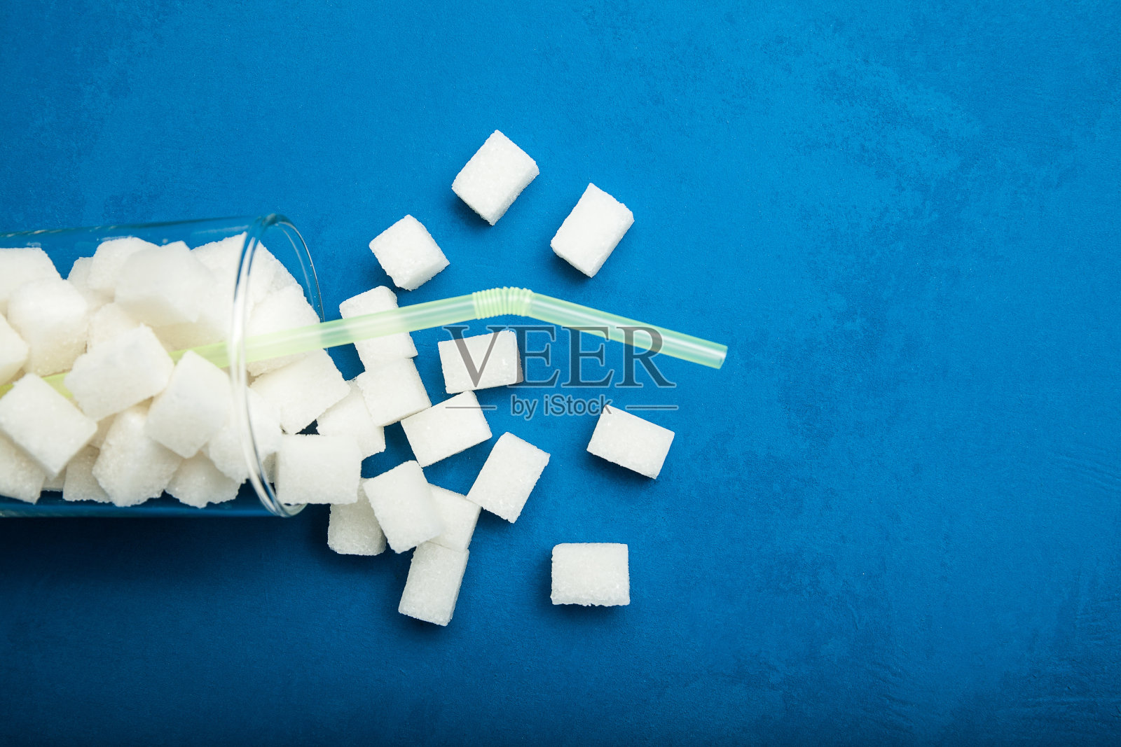 放方糖的玻璃杯照片摄影图片