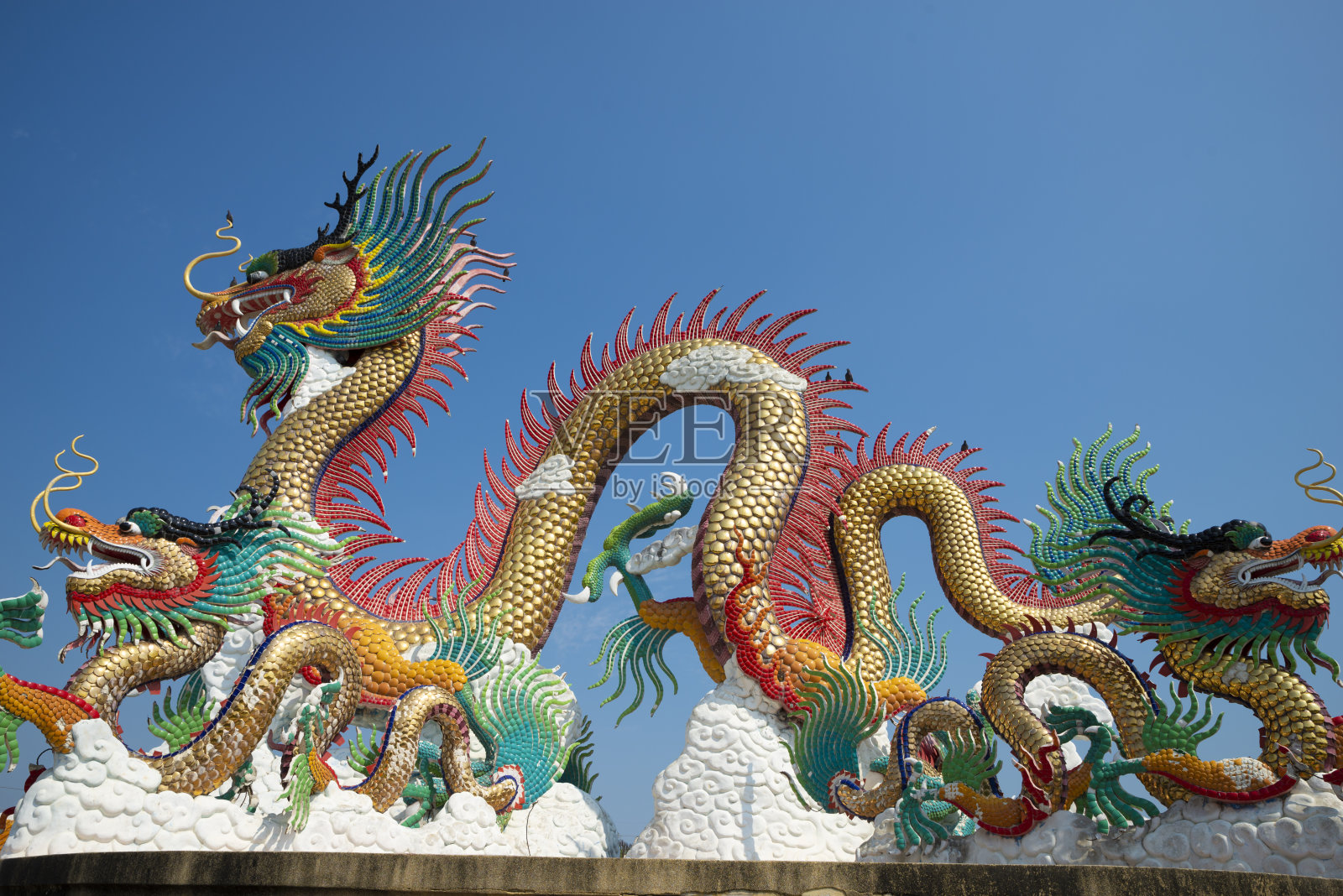 Nakhonsawan公园的龙雕塑照片摄影图片