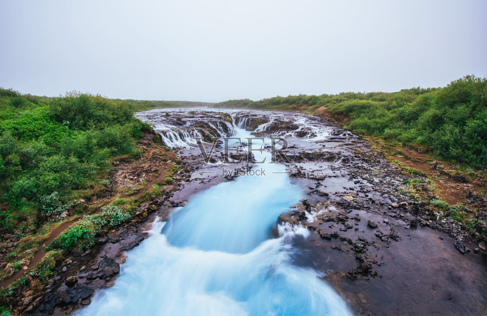 冰岛奇妙的山脉和瀑布景观照片摄影图片