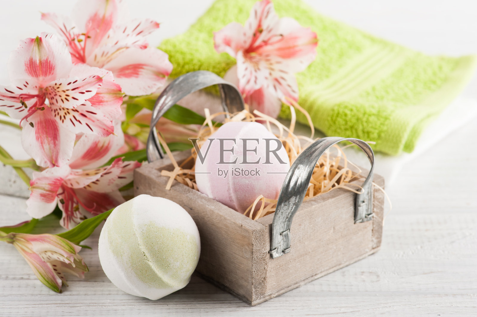 莉莉，毛巾和浴巾炸弹照片摄影图片