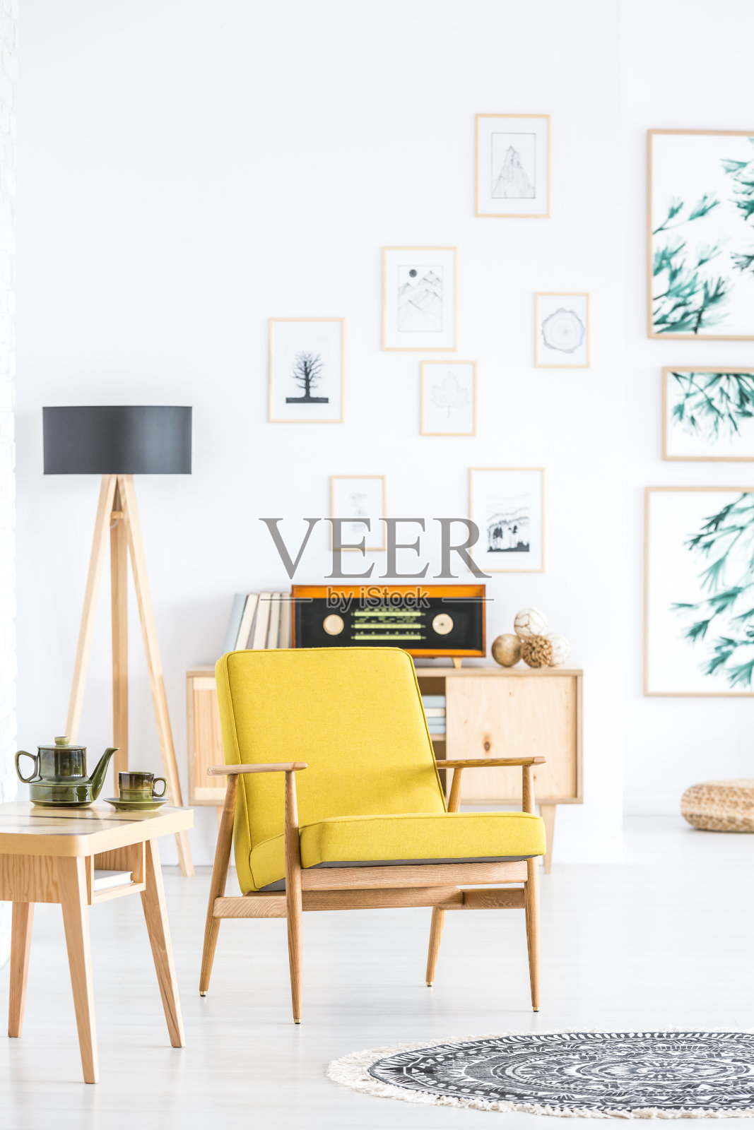 复古的黄色客厅内饰照片摄影图片