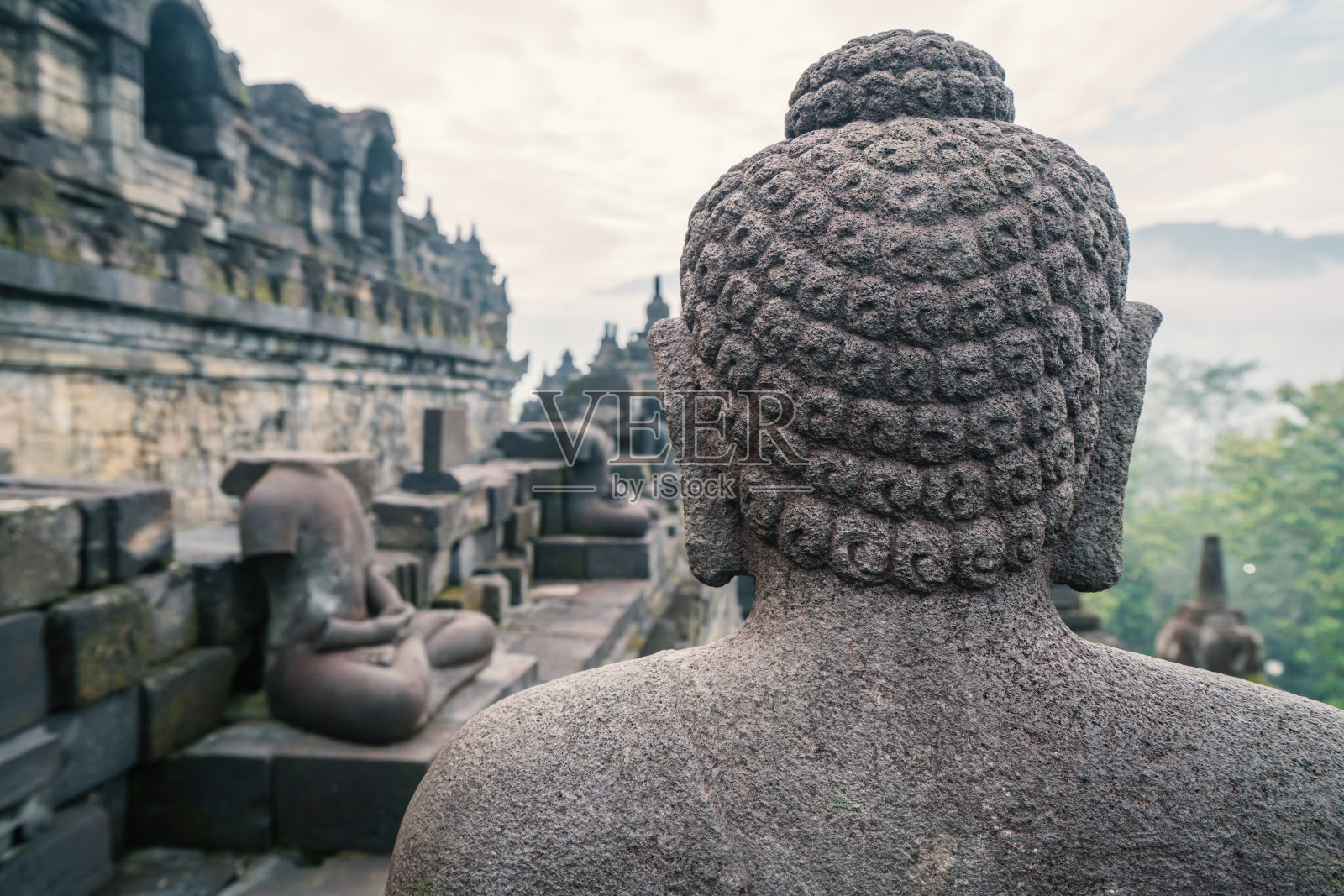 印度尼西亚中爪哇婆罗浮屠寺庙的佛像照片摄影图片