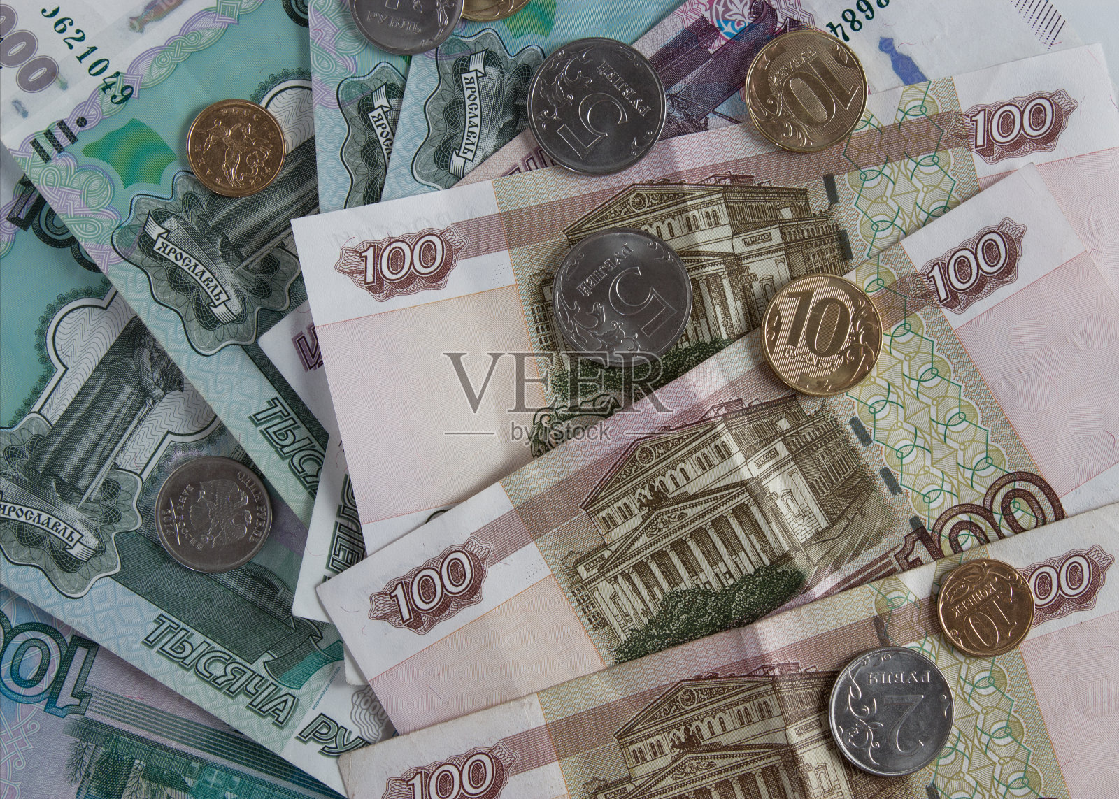 现金-俄罗斯卢布，纸币和硬币照片摄影图片