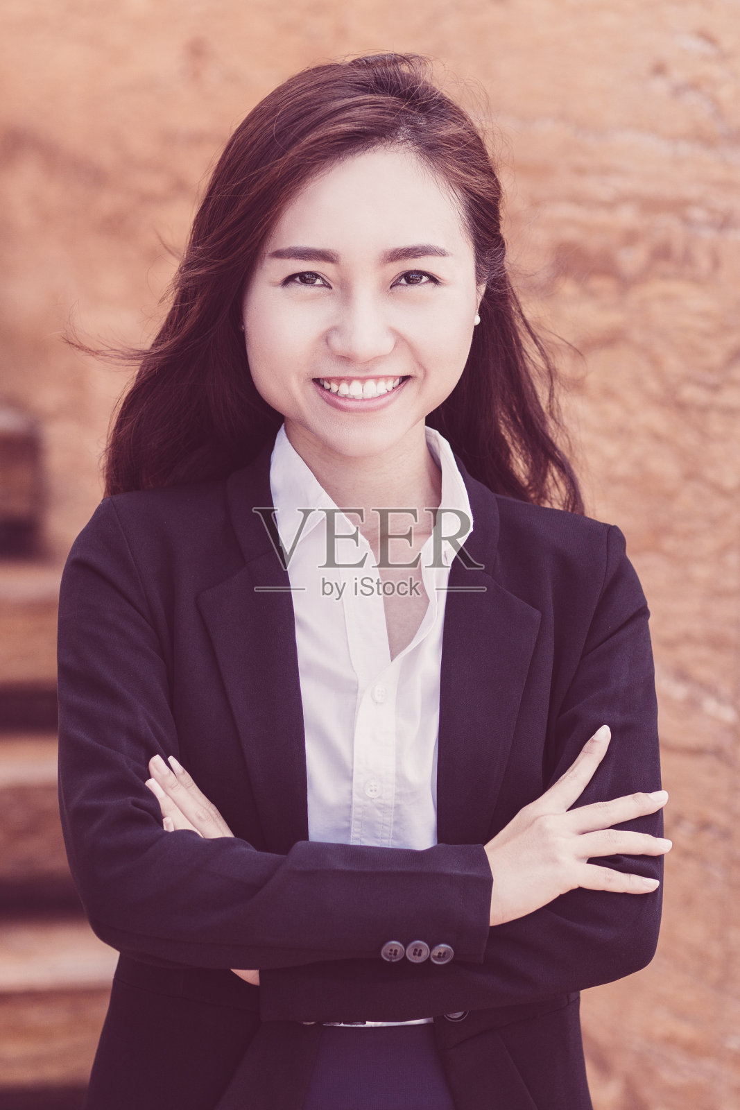 年轻亚洲女商人的肖像照片摄影图片