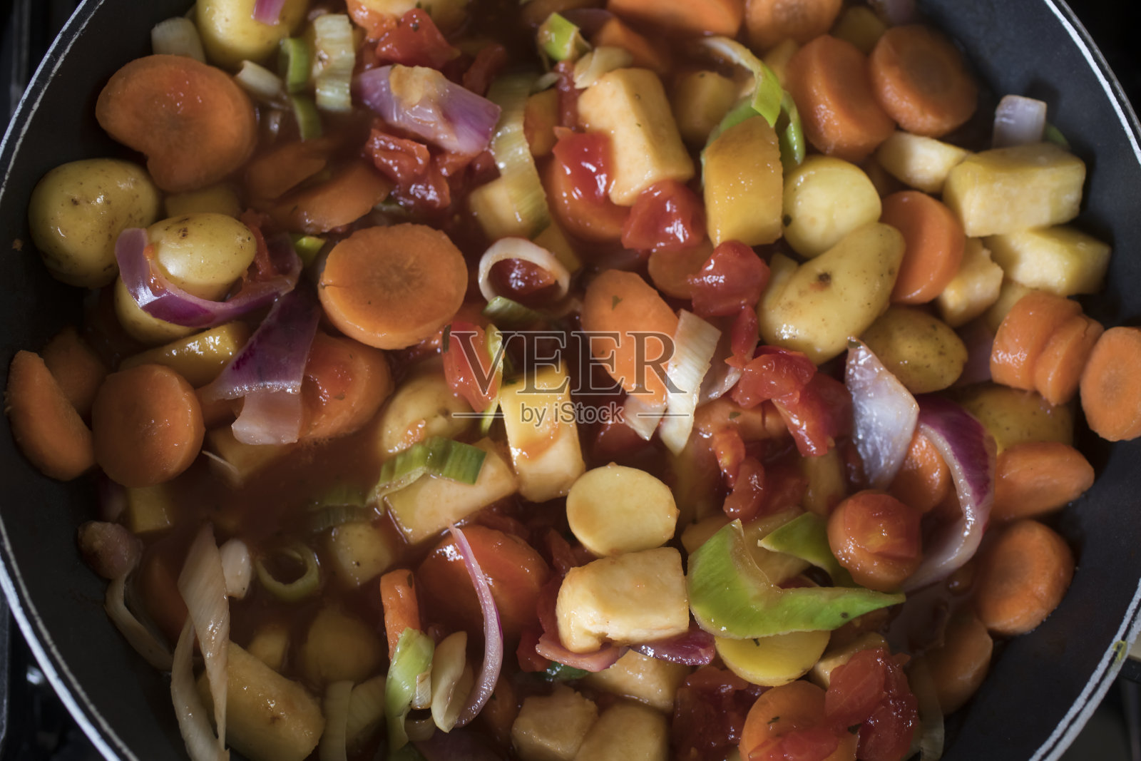 准备蔬菜砂锅照片摄影图片