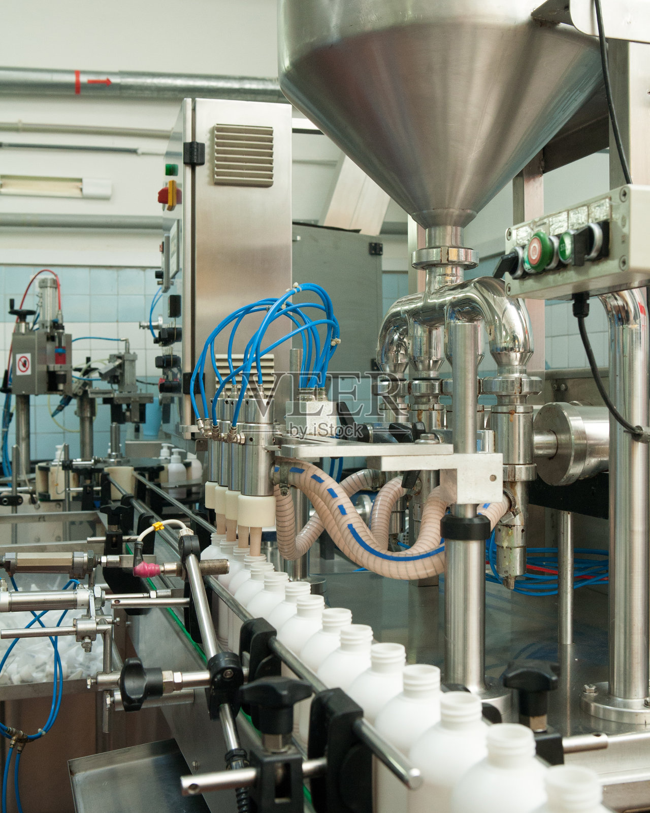 生产化妆品和香水的工厂照片摄影图片