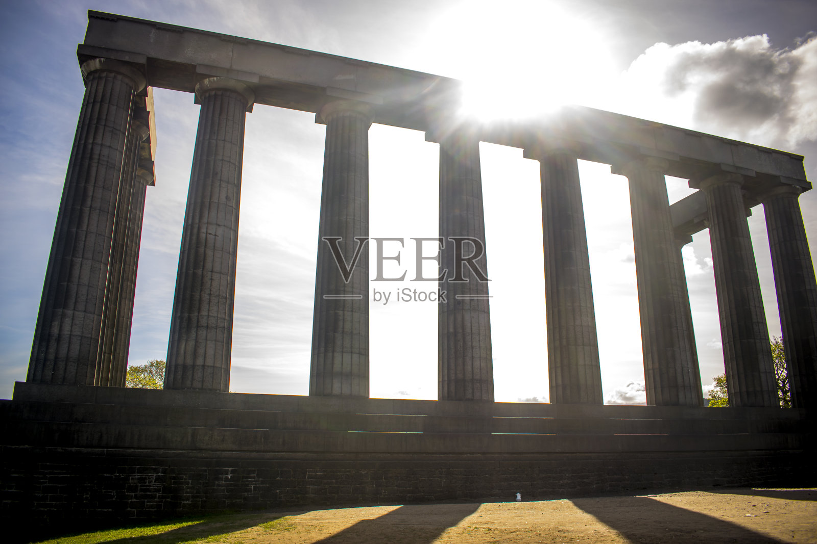 位于苏格兰爱丁堡卡尔顿山的苏格兰国家纪念碑照片摄影图片