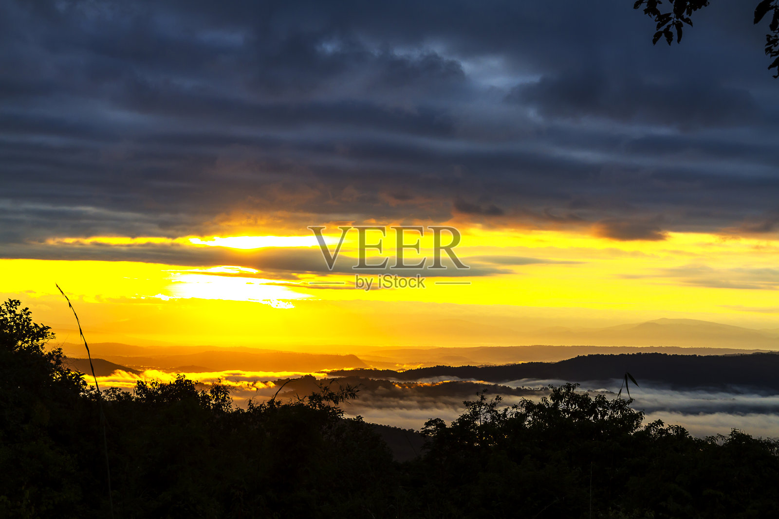 福善西国家公园的日出和云影照片摄影图片