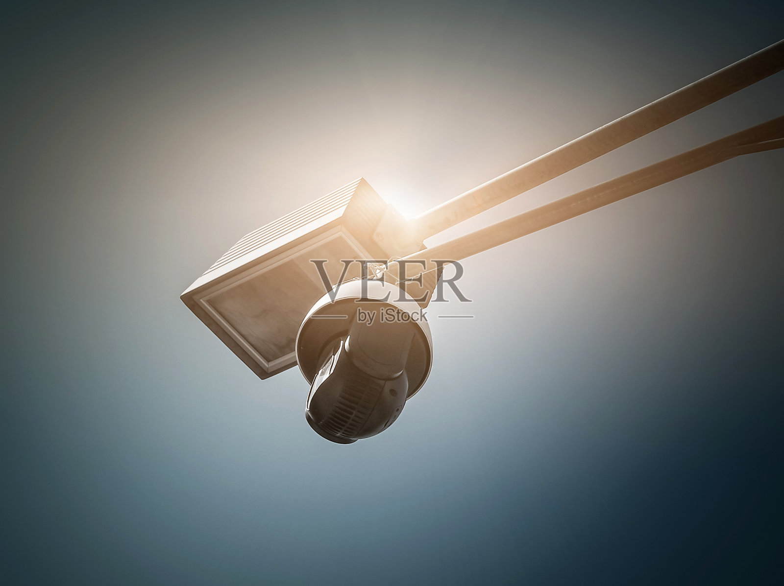 路灯和交通监视器照片摄影图片