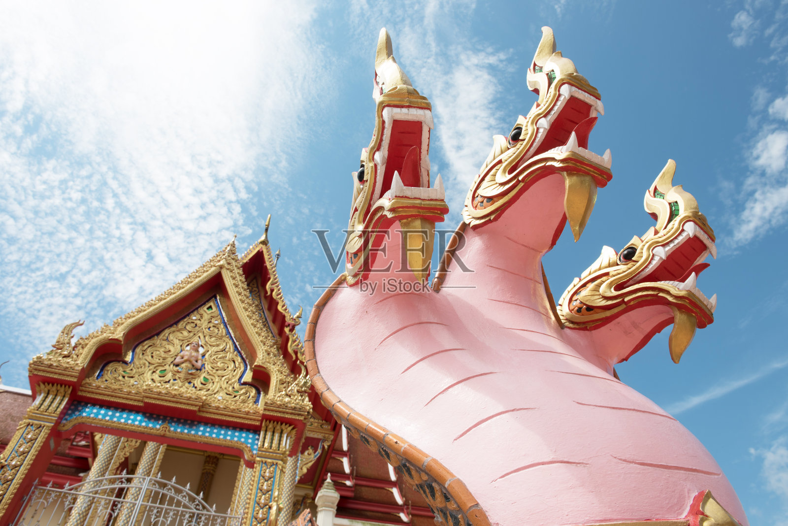 泰国龙王或那迦王，那迦蛇像在Wat Lahan Yai Amphoe ban khai rayong泰国。照片摄影图片