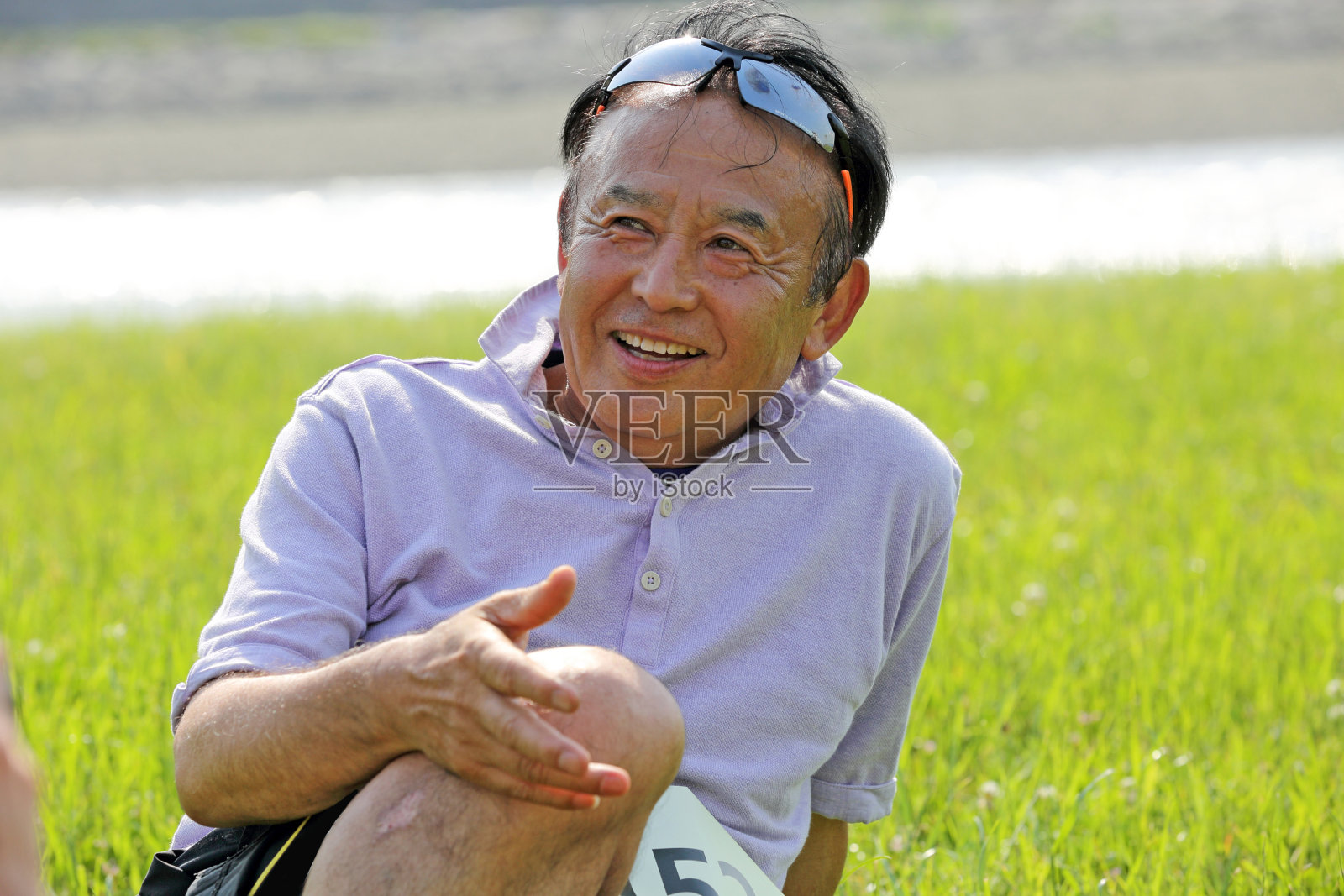 高级的人的微笑照片摄影图片