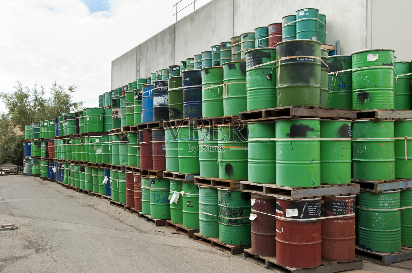 工业金属桶照片摄影图片