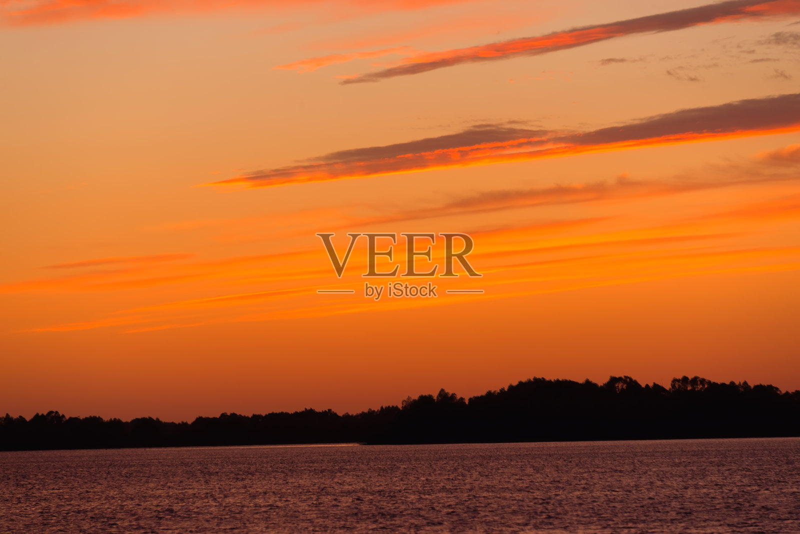 湖面傍晚霞光纹理照片摄影图片