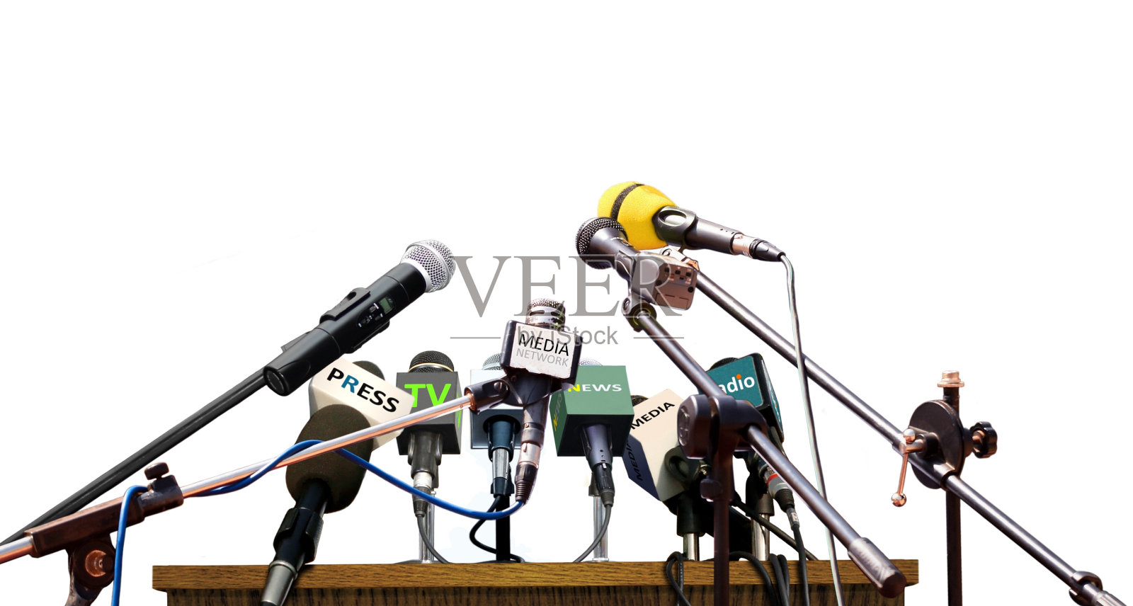 白色背景下的新闻发布会麦克风照片摄影图片